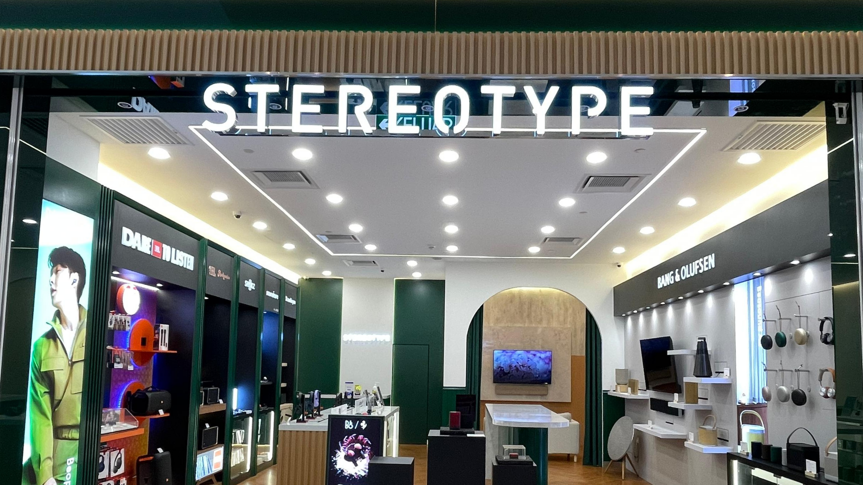 Stereotype IOI City Mall